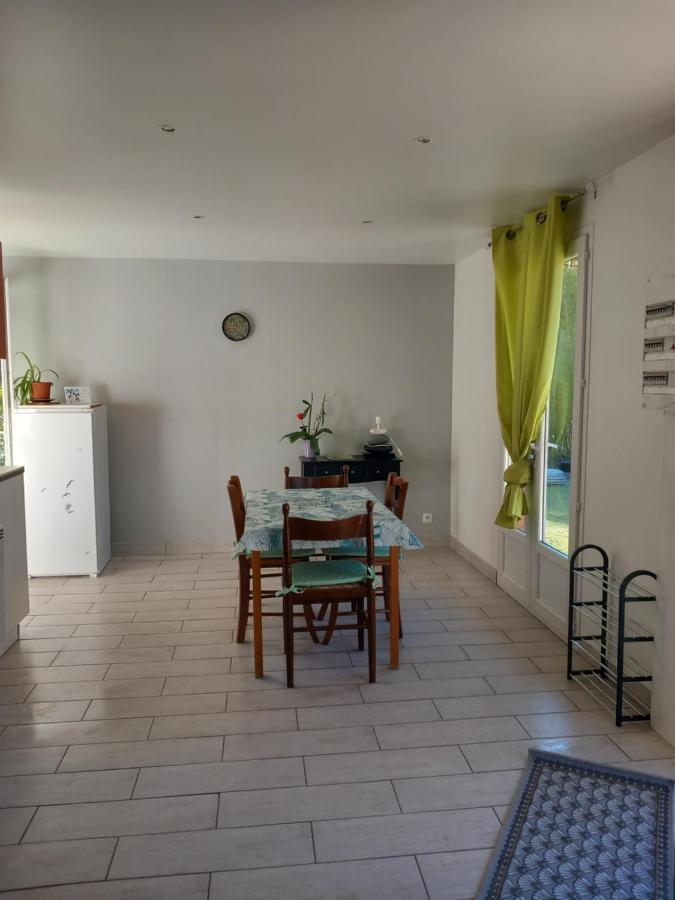Petit Chalet En Bois Reynes Екстер'єр фото