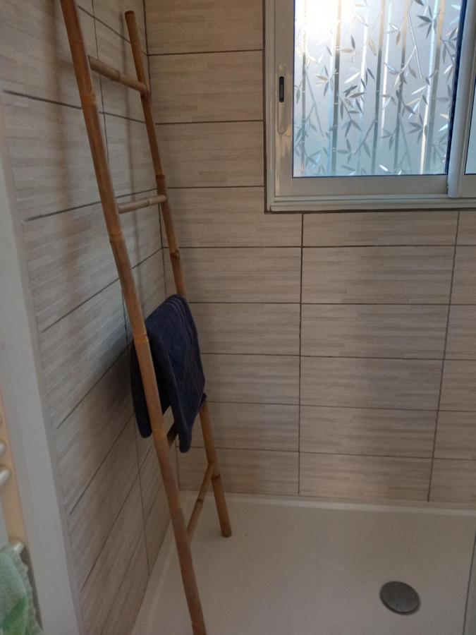 Petit Chalet En Bois Reynes Екстер'єр фото
