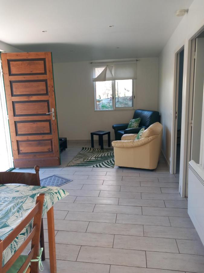 Petit Chalet En Bois Reynes Екстер'єр фото
